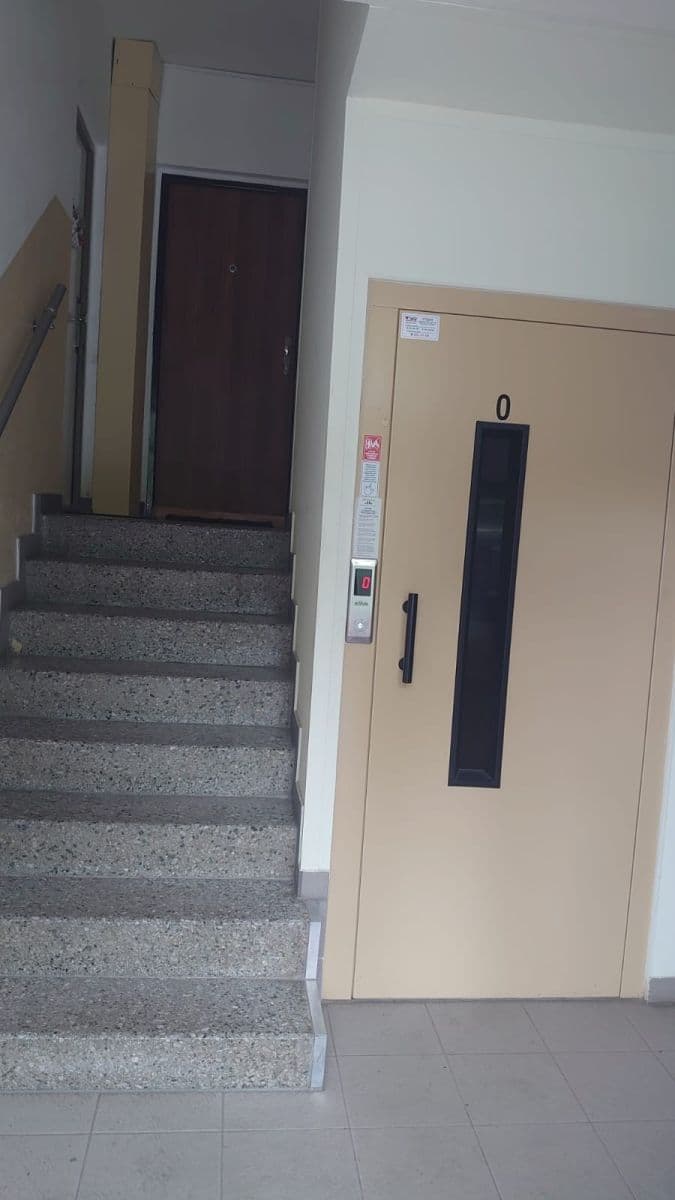 Prenájom bytu 2-izbový 57 m², Fibichova, Karlovy Vary, Karlovarský kraj Prenájom bytu 2-izbový 57 m², Fibichova, Karlovy Vary, Karlovarský kraj