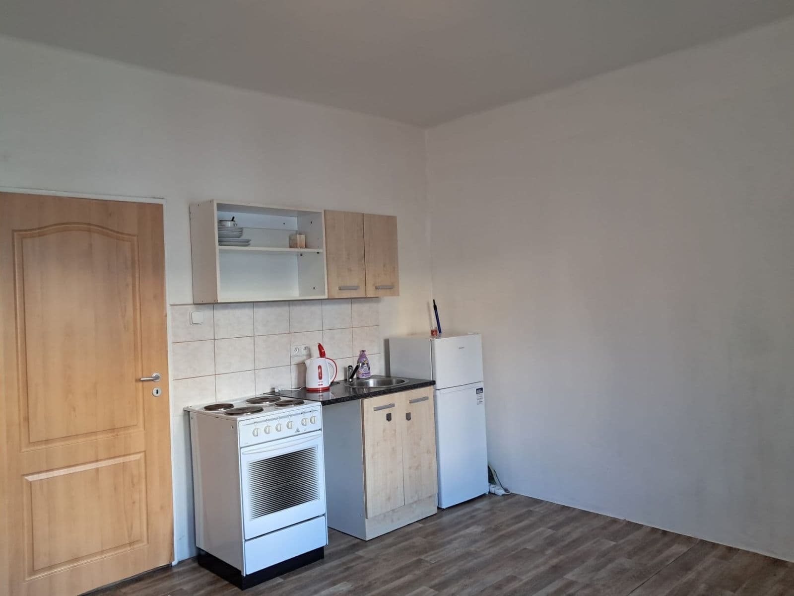 Prenájom bytu Garsoniéra 27 m², Přístavní, Praha, Praha Prenájom bytu Garsoniéra 27 m², Přístavní, Praha, Praha