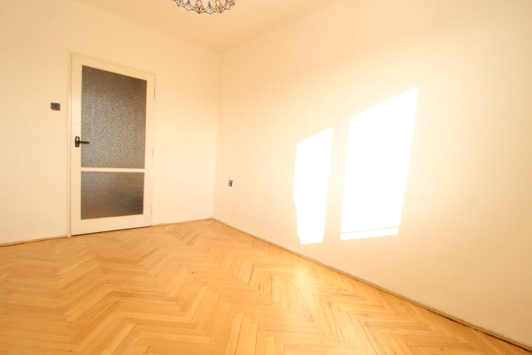 Prenájom bytu 4-izbový 80 m², Hlavní, Praha, Praha Prenájom bytu 4-izbový 80 m², Hlavní, Praha, Praha