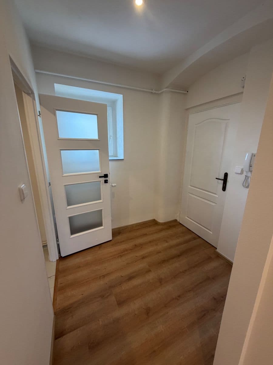 Predaj bytu 3-izbový 60 m², Veltrusy, Středočeský kraj Predaj bytu 3-izbový 60 m², Veltrusy, Středočeský kraj