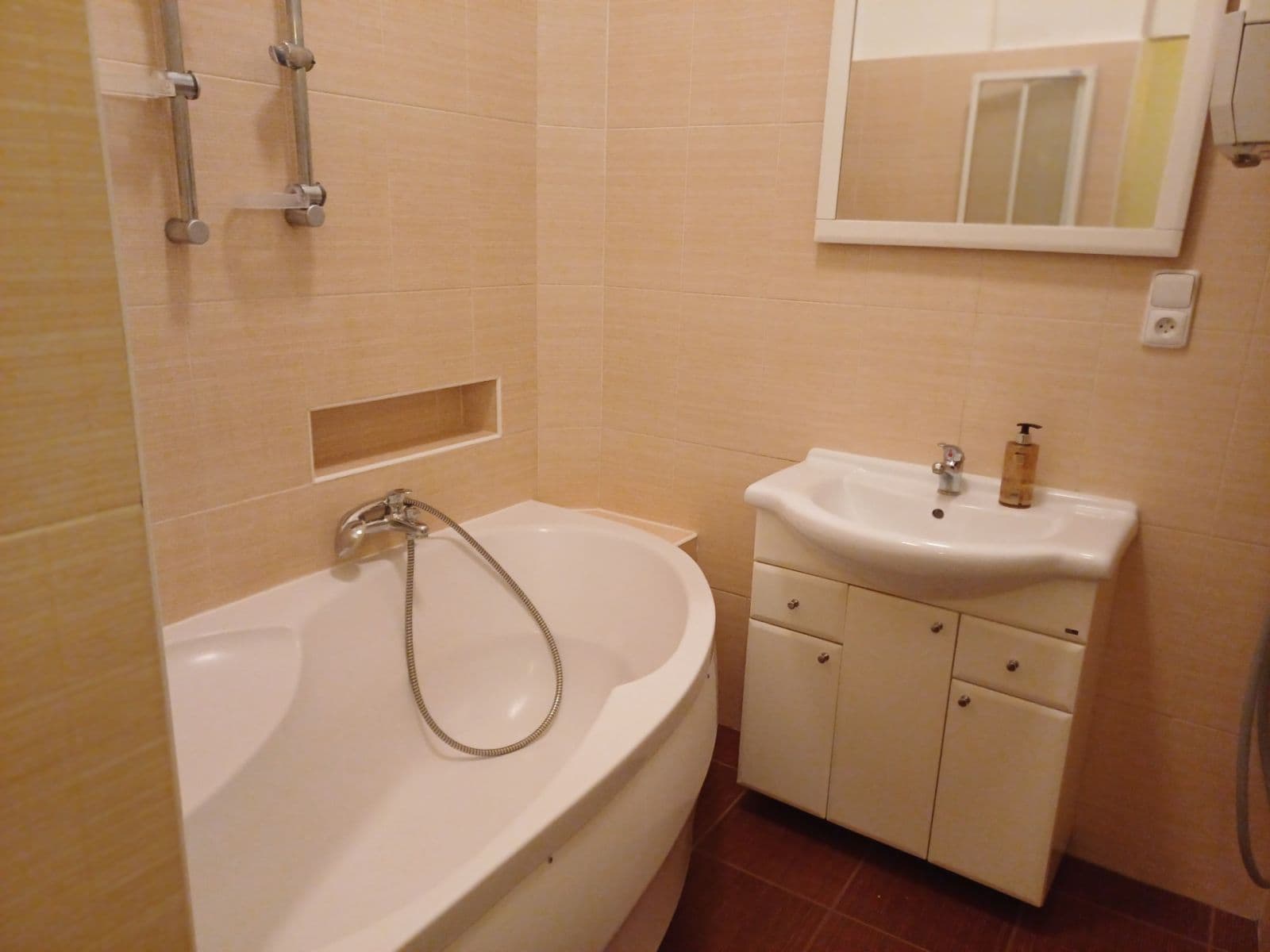 Prenájom bytu 3-izbový 80 m², Národní obrany, Praha, Praha Prenájom bytu 3-izbový 80 m², Národní obrany, Praha, Praha