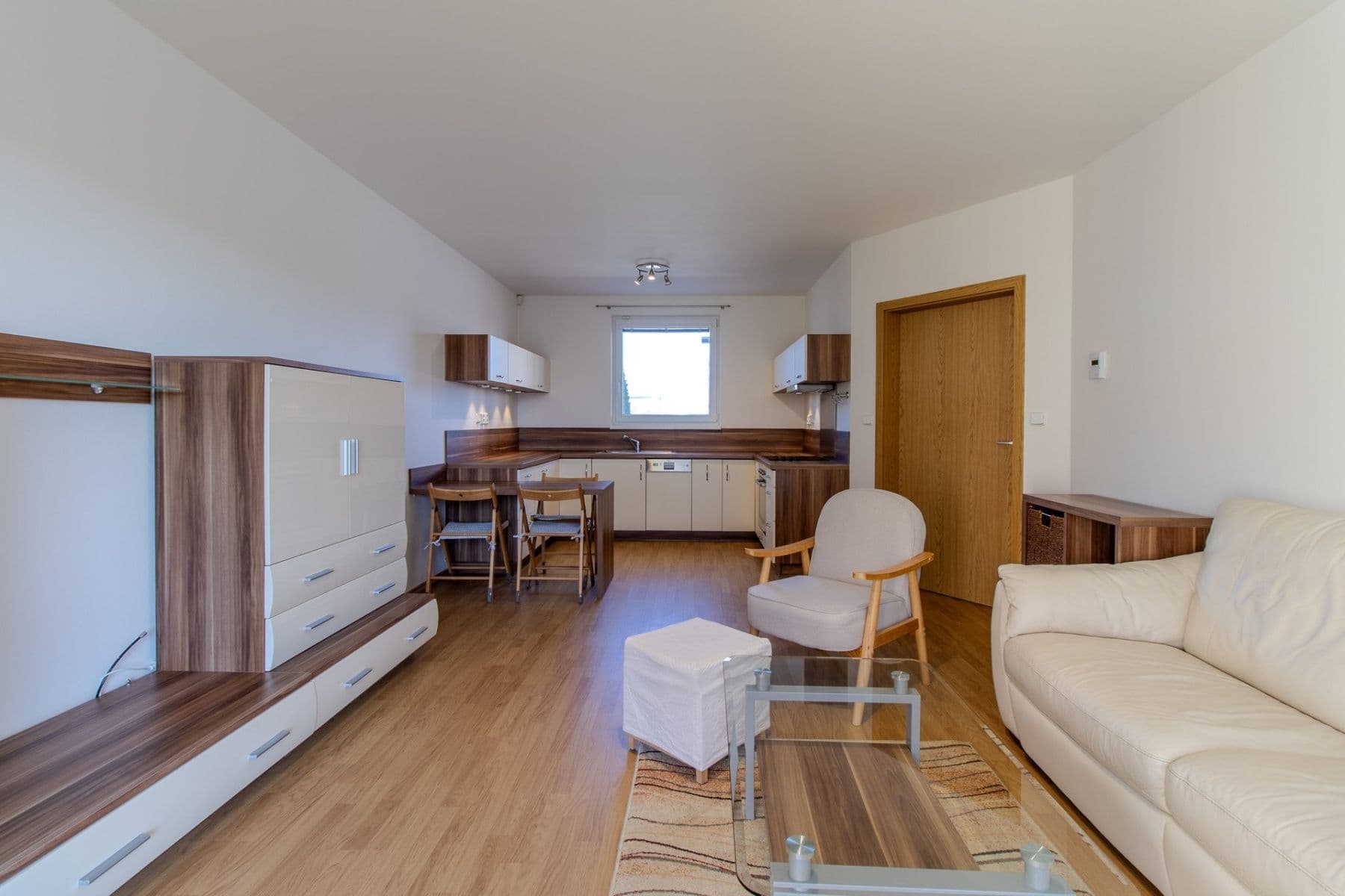 Prenájom bytu 2-izbový 50 m², Nad Obcí, Nová Ves, Středočeský kraj Prenájom bytu 2-izbový 50 m², Nad Obcí, Nová Ves, Středočeský kraj