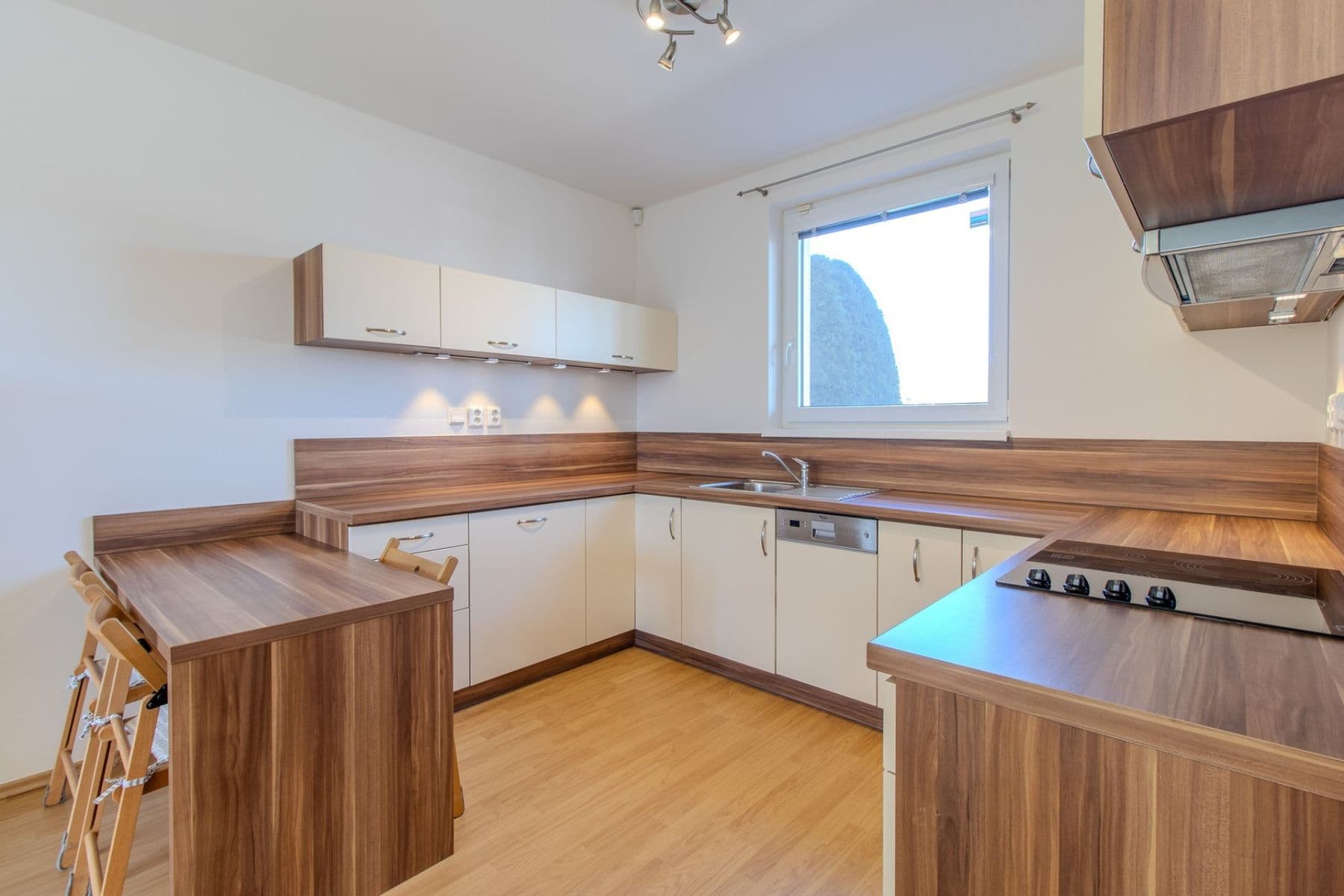 Prenájom bytu 2-izbový 50 m², Nad Obcí, Nová Ves, Středočeský kraj Prenájom bytu 2-izbový 50 m², Nad Obcí, Nová Ves, Středočeský kraj