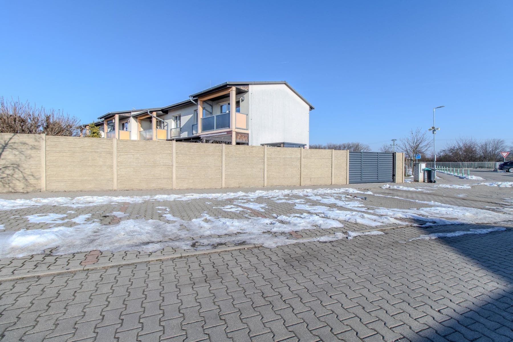 Prenájom bytu 2-izbový 50 m², Nad Obcí, Nová Ves, Středočeský kraj Prenájom bytu 2-izbový 50 m², Nad Obcí, Nová Ves, Středočeský kraj