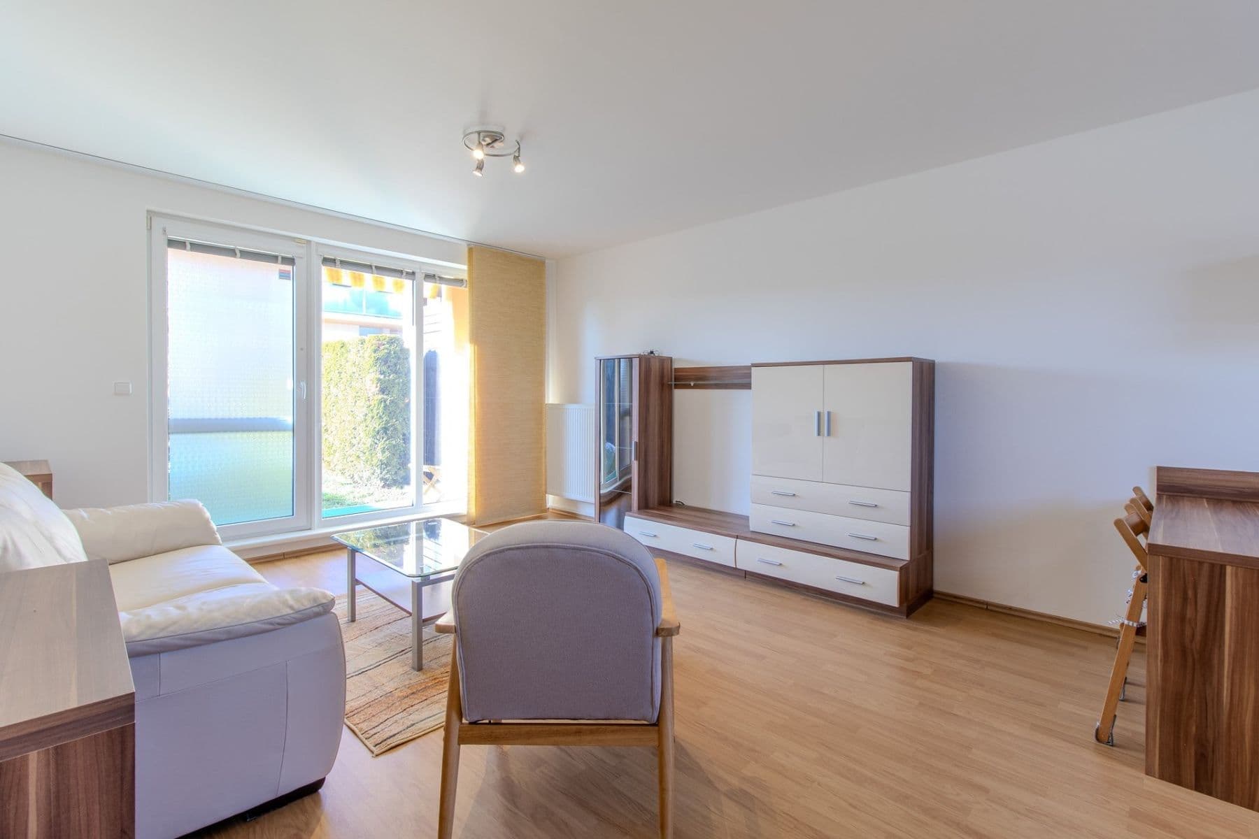 Prenájom bytu 2-izbový 50 m², Nad Obcí, Nová Ves, Středočeský kraj Prenájom bytu 2-izbový 50 m², Nad Obcí, Nová Ves, Středočeský kraj