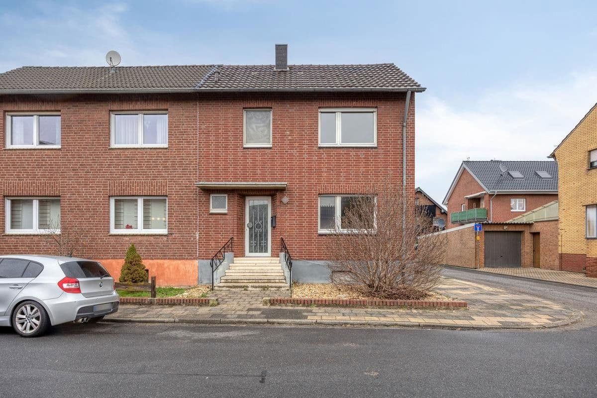 Predaj domu 97 m², pozemek 405 m², Elsdorf, Severné Porýnie - Westfálsko Predaj domu 97 m², pozemek 405 m², Elsdorf, Severné Porýnie - Westfálsko