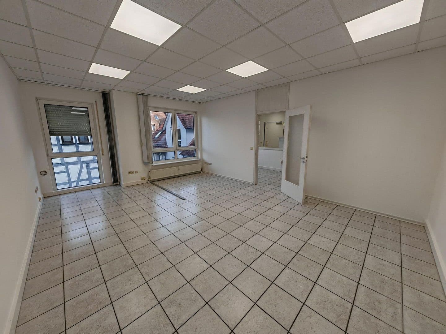 Prenájom kancelárie 71 m², Hauptstr. 47a, Bruchköbel, Hesensko Prenájom kancelárie 71 m², Hauptstr. 47a, Bruchköbel, Hesensko