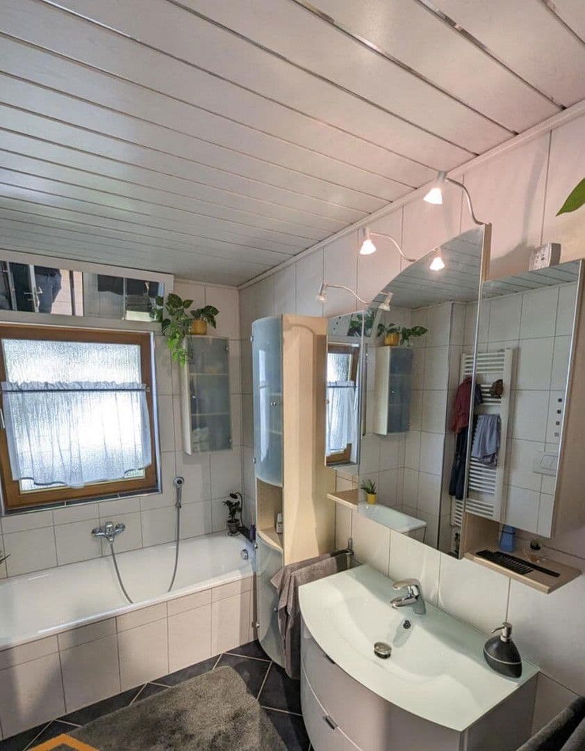 Predaj domu 170 m², pozemek 806 m², Wehingen, Bádensko-Wurttembersko Predaj domu 170 m², pozemek 806 m², Wehingen, Bádensko-Wurttembersko