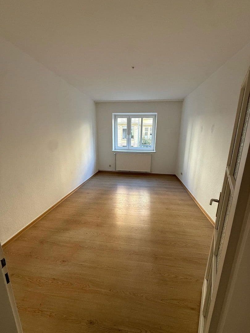 Prenájom bytu 3-izbový 78 m², Zwinglistr.6, Hannover, Dolné Sasko Prenájom bytu 3-izbový 78 m², Zwinglistr.6, Hannover, Dolné Sasko