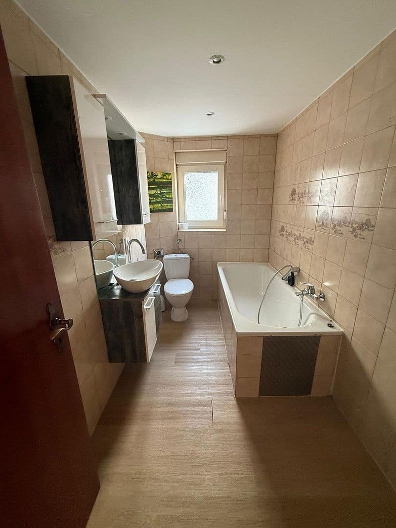 Prenájom bytu 4-izbový 100 m², Frankweiler, Porýnie-Falcko Prenájom bytu 4-izbový 100 m², Frankweiler, Porýnie-Falcko