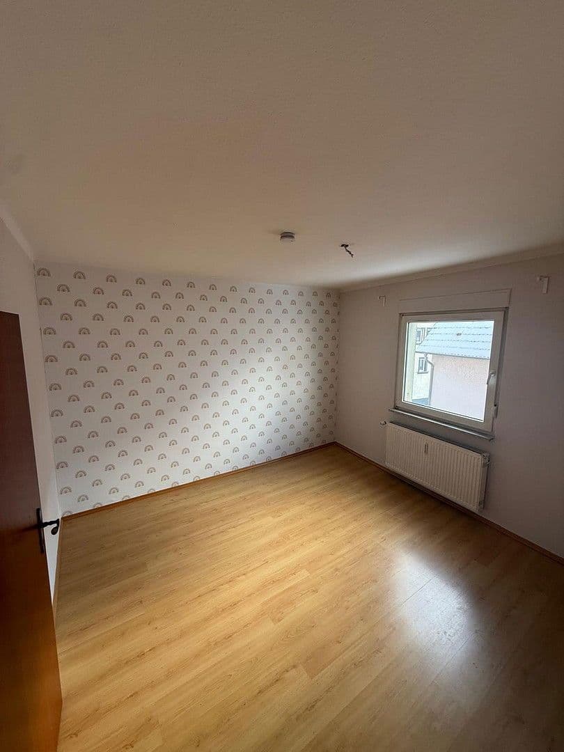 Prenájom bytu 4-izbový 100 m², Frankweiler, Porýnie-Falcko Prenájom bytu 4-izbový 100 m², Frankweiler, Porýnie-Falcko