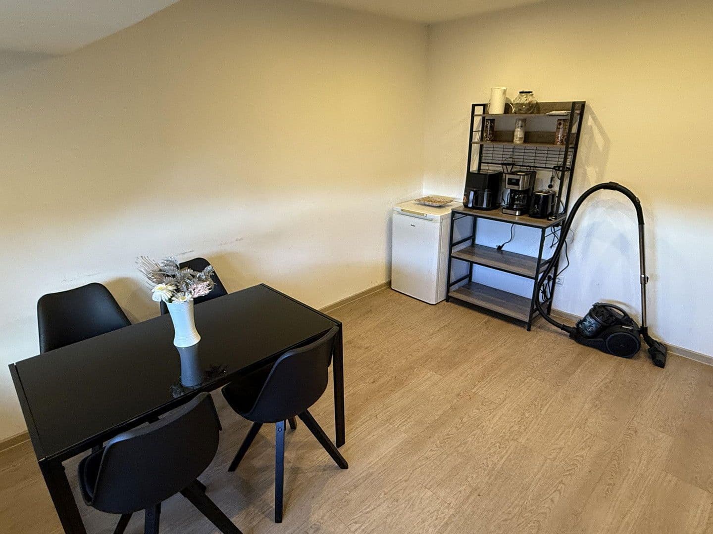 Prenájom bytu 3-izbový 85 m², Sankt-Gallus-Straße 23, Ludwigshafen am Rhein, Porýnie-Falcko Prenájom bytu 3-izbový 85 m², Sankt-Gallus-Straße 23, Ludwigshafen am Rhein, Porýnie-Falcko