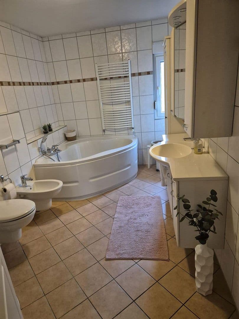 Prenájom bytu 4-izbový 101 m², Herten, Severné Porýnie - Westfálsko Prenájom bytu 4-izbový 101 m², Herten, Severné Porýnie - Westfálsko