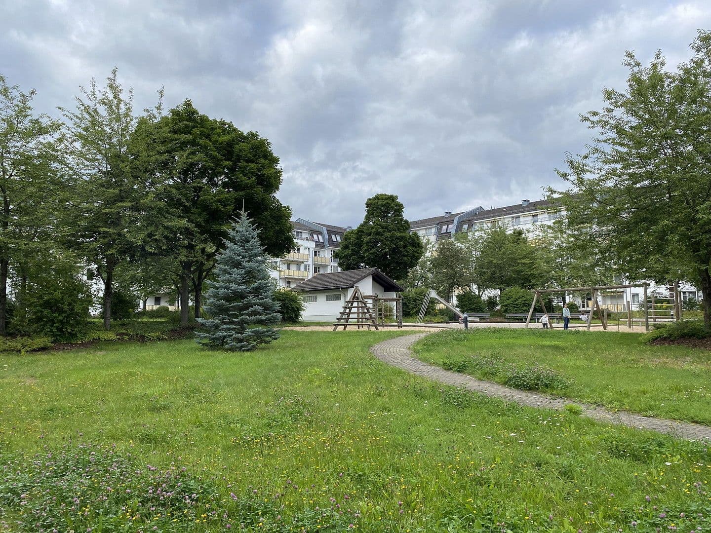 Prenájom bytu 3-izbový 81 m², Altendorfer Str. 34a, Chemnitz, Sasko Prenájom bytu 3-izbový 81 m², Altendorfer Str. 34a, Chemnitz, Sasko