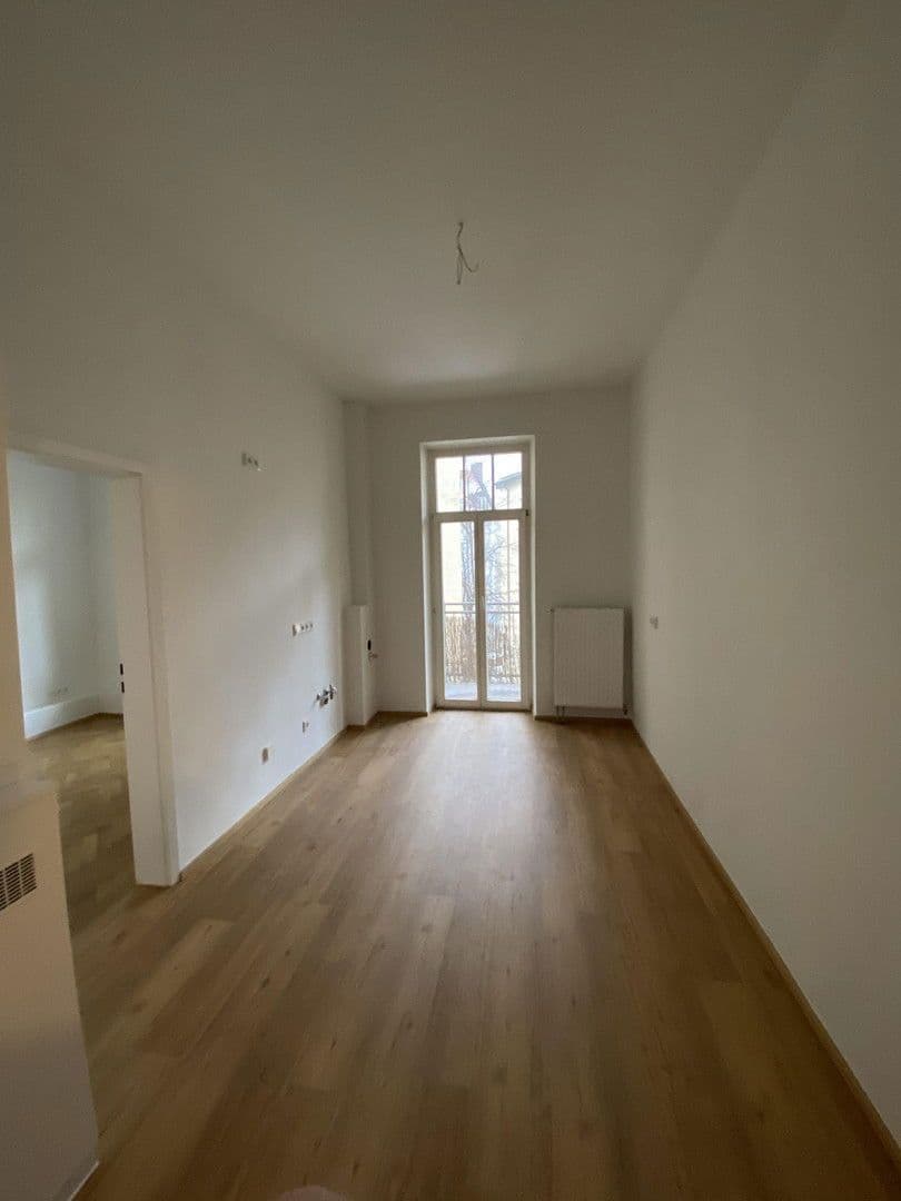 Prenájom bytu 3-izbový 90 m², Herzogstr. 85, München, Bavorsko Prenájom bytu 3-izbový 90 m², Herzogstr. 85, München, Bavorsko