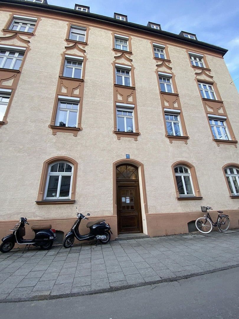 Prenájom bytu 3-izbový 90 m², Herzogstr. 85, München, Bavorsko Prenájom bytu 3-izbový 90 m², Herzogstr. 85, München, Bavorsko