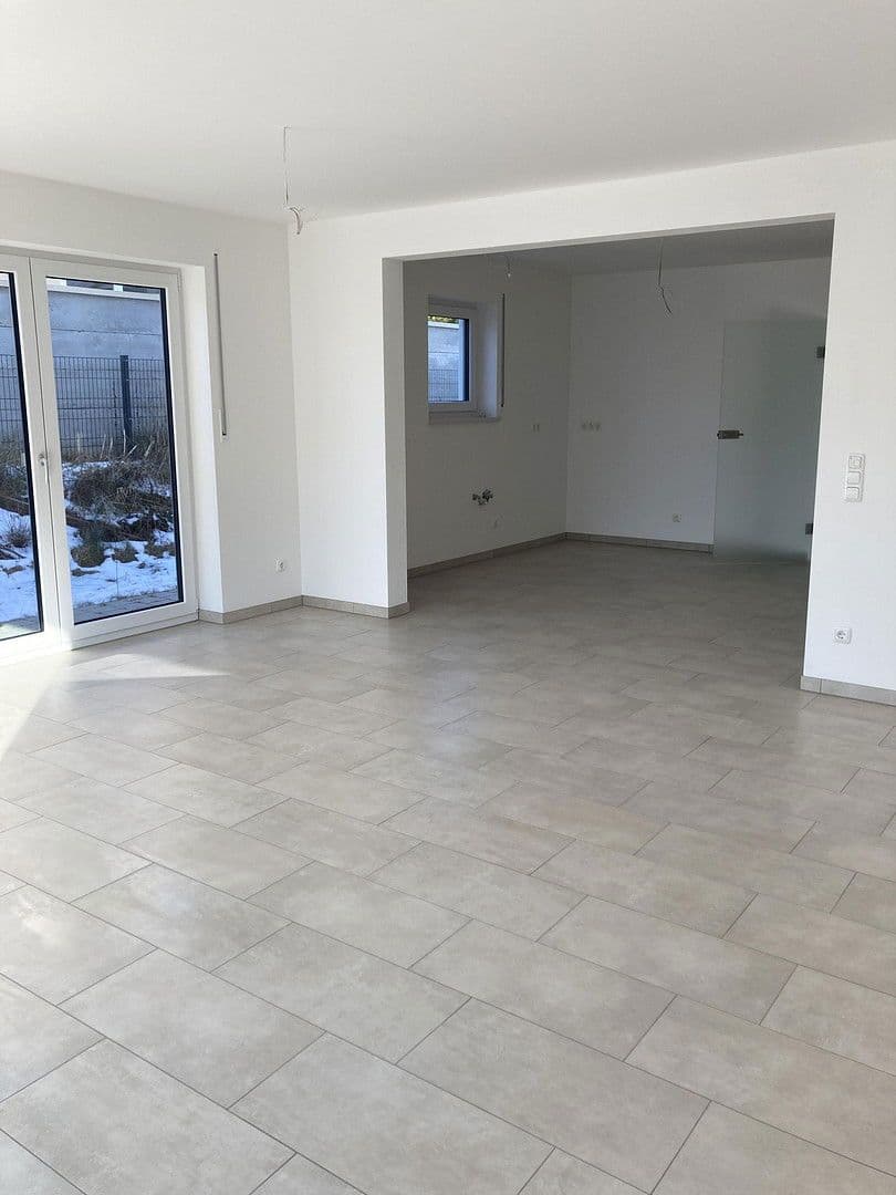 Prenájom domu 139 m², pozemek 329 m², Donaustauf, Bavorsko Prenájom domu 139 m², pozemek 329 m², Donaustauf, Bavorsko