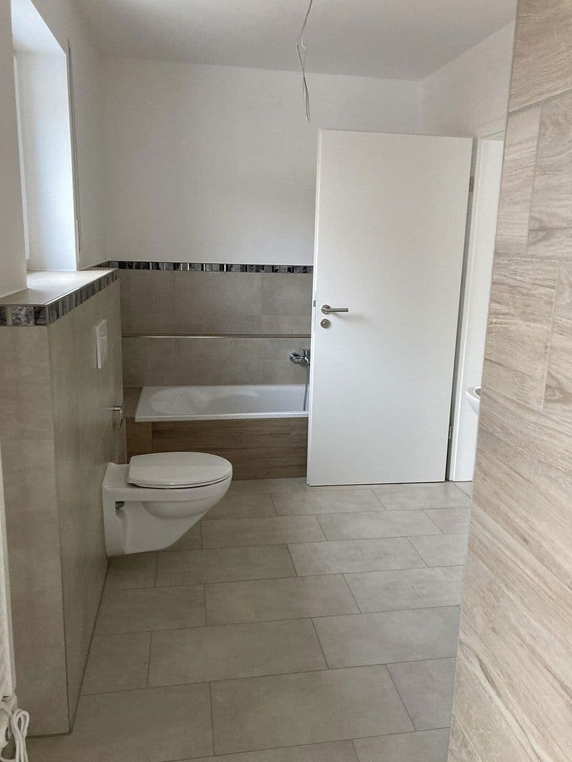 Prenájom domu 139 m², pozemek 329 m², Donaustauf, Bavorsko Prenájom domu 139 m², pozemek 329 m², Donaustauf, Bavorsko