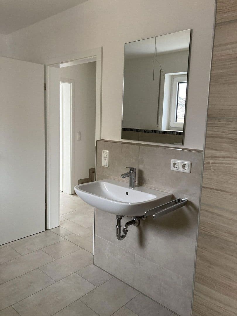 Prenájom domu 139 m², pozemek 329 m², Donaustauf, Bavorsko Prenájom domu 139 m², pozemek 329 m², Donaustauf, Bavorsko