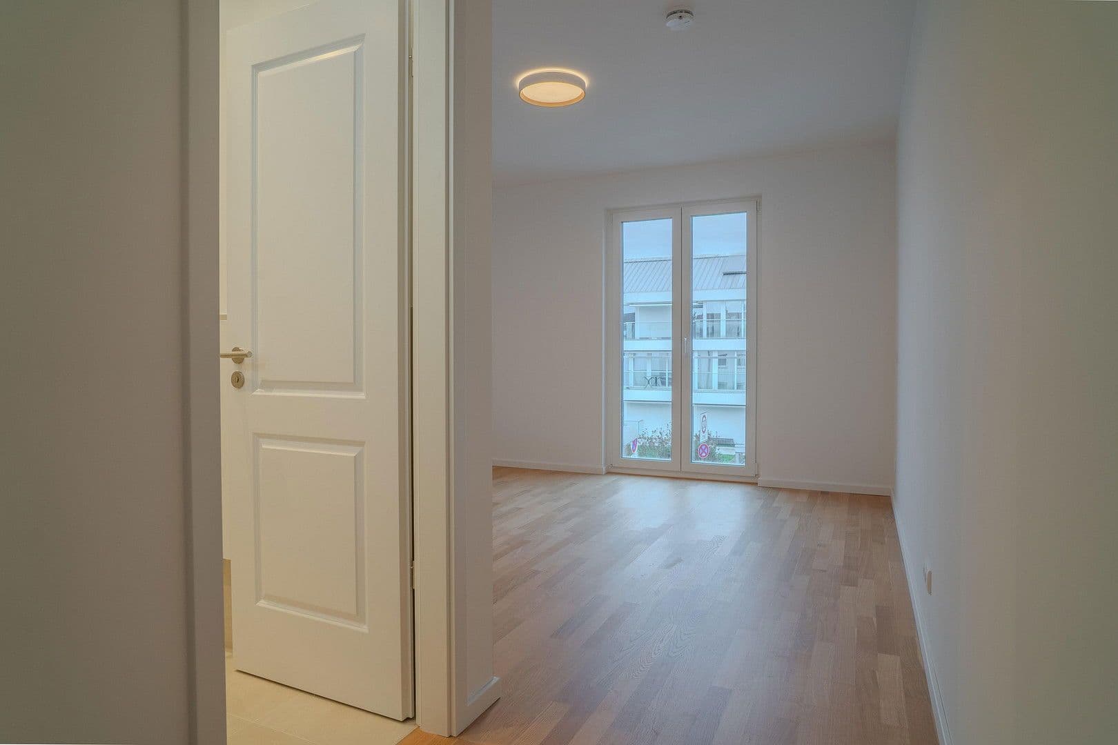 Prenájom bytu 4-izbový 145 m², An den Postwiesen 1, Frankfurt am Main, Hesensko Prenájom bytu 4-izbový 145 m², An den Postwiesen 1, Frankfurt am Main, Hesensko