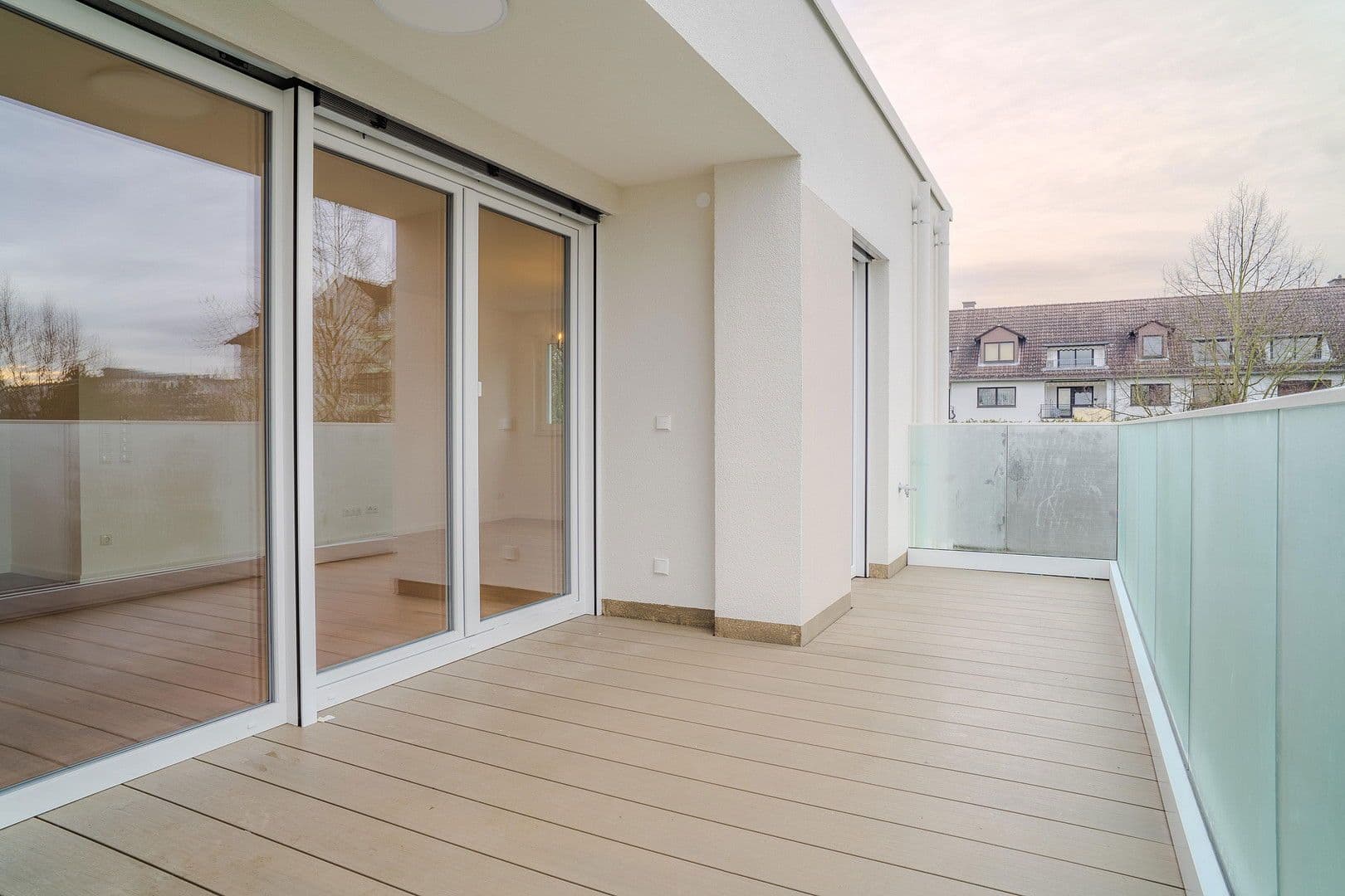 Prenájom bytu 4-izbový 145 m², An den Postwiesen 1, Frankfurt am Main, Hesensko Prenájom bytu 4-izbový 145 m², An den Postwiesen 1, Frankfurt am Main, Hesensko