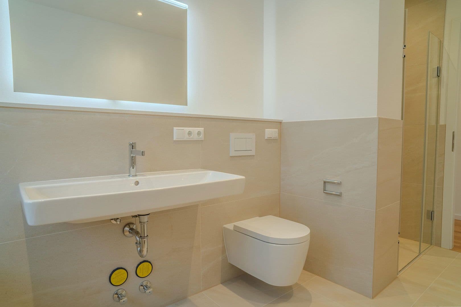 Prenájom bytu 4-izbový 145 m², An den Postwiesen 1, Frankfurt am Main, Hesensko Prenájom bytu 4-izbový 145 m², An den Postwiesen 1, Frankfurt am Main, Hesensko