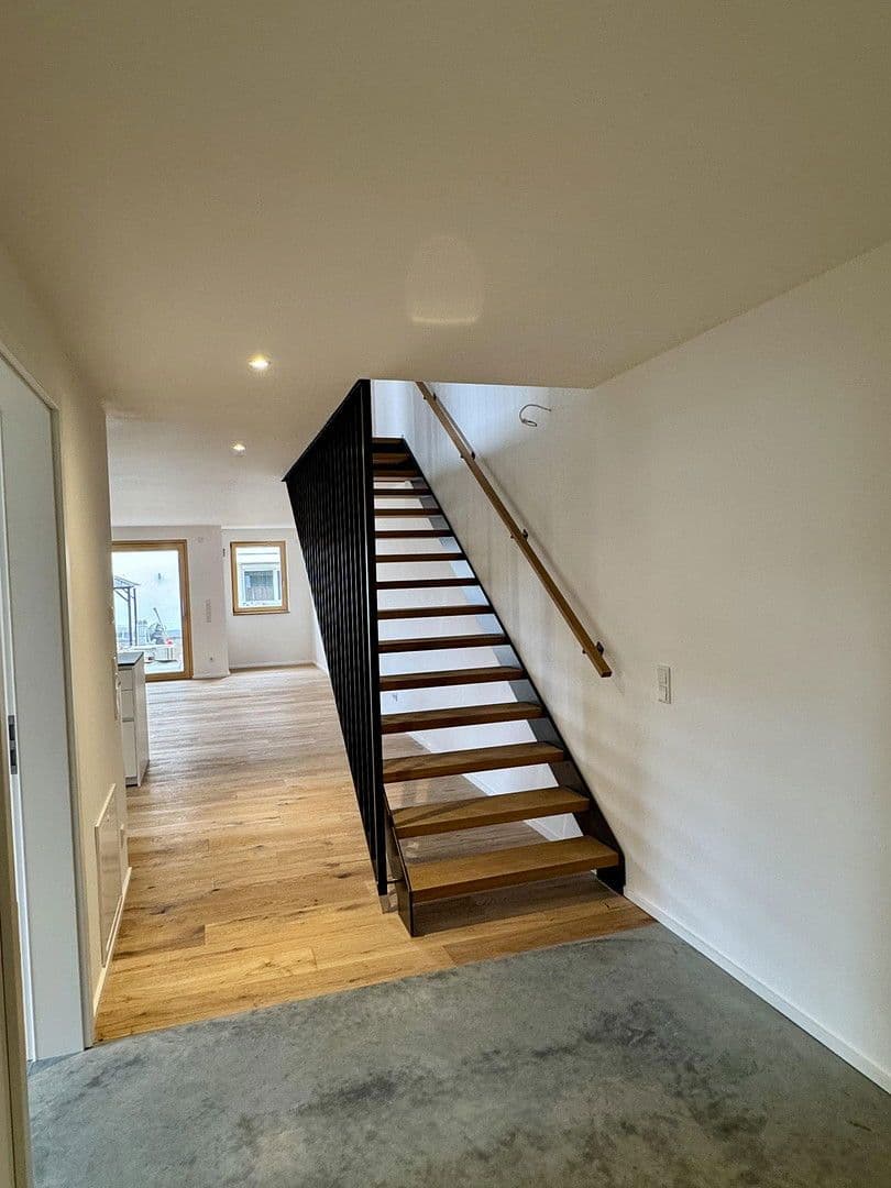 Prenájom bytu 5-izbový 135 m², Happinger Straße 66, Rosenheim, Bavorsko Prenájom bytu 5-izbový 135 m², Happinger Straße 66, Rosenheim, Bavorsko