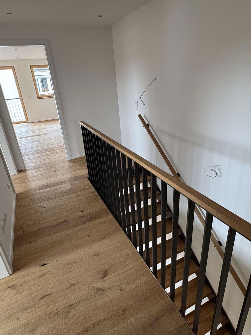 Prenájom bytu 5-izbový 135 m², Happinger Straße 66, Rosenheim, Bavorsko Prenájom bytu 5-izbový 135 m², Happinger Straße 66, Rosenheim, Bavorsko