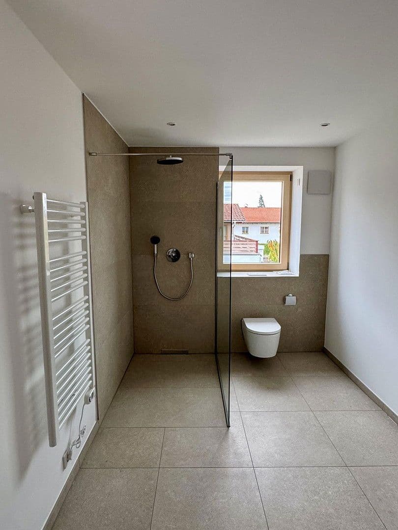 Prenájom bytu 5-izbový 135 m², Happinger Straße 66, Rosenheim, Bavorsko Prenájom bytu 5-izbový 135 m², Happinger Straße 66, Rosenheim, Bavorsko