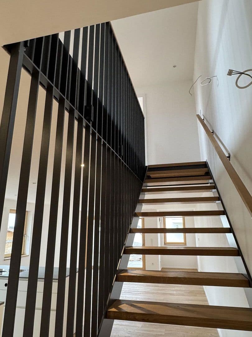 Prenájom bytu 5-izbový 135 m², Happinger Straße 66, Rosenheim, Bavorsko Prenájom bytu 5-izbový 135 m², Happinger Straße 66, Rosenheim, Bavorsko