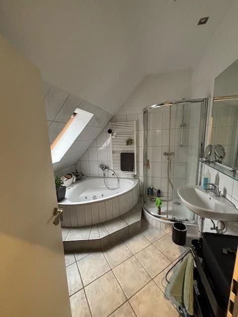 Prenájom bytu 3-izbový 85 m², Breilstr.9, Oberhausen, Severné Porýnie - Westfálsko Prenájom bytu 3-izbový 85 m², Breilstr.9, Oberhausen, Severné Porýnie - Westfálsko