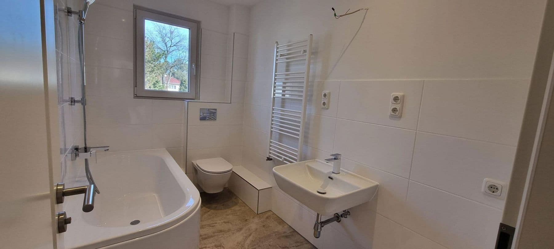 Prenájom bytu 4-izbový 115 m², Akazienallee 24, Berlin, Berlín Prenájom bytu 4-izbový 115 m², Akazienallee 24, Berlin, Berlín