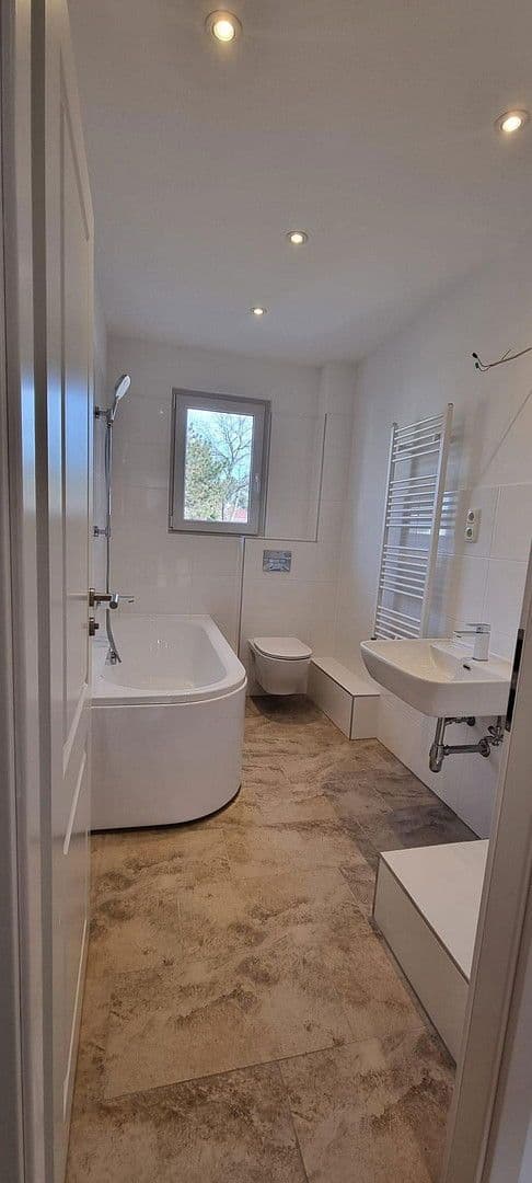 Prenájom bytu 4-izbový 115 m², Akazienallee 24, Berlin, Berlín Prenájom bytu 4-izbový 115 m², Akazienallee 24, Berlin, Berlín