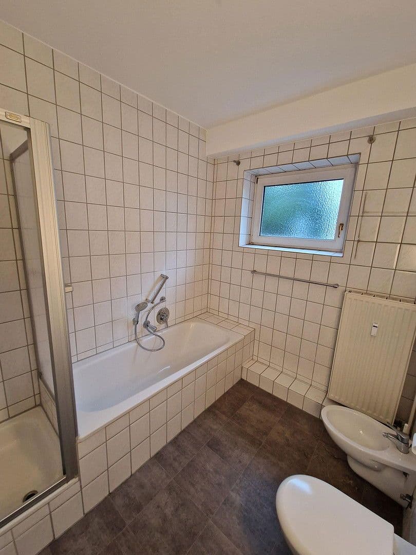 Prenájom bytu 3-izbový 95 m², Volkhausenstraße 21, Bad Salzuflen, Severné Porýnie - Westfálsko Prenájom bytu 3-izbový 95 m², Volkhausenstraße 21, Bad Salzuflen, Severné Porýnie - Westfálsko