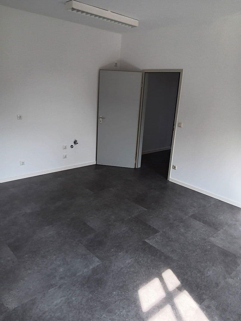 Prenájom kancelárie 116 m², Waltershäuser Straße 21, Gotha, Durínsko Prenájom kancelárie 116 m², Waltershäuser Straße 21, Gotha, Durínsko