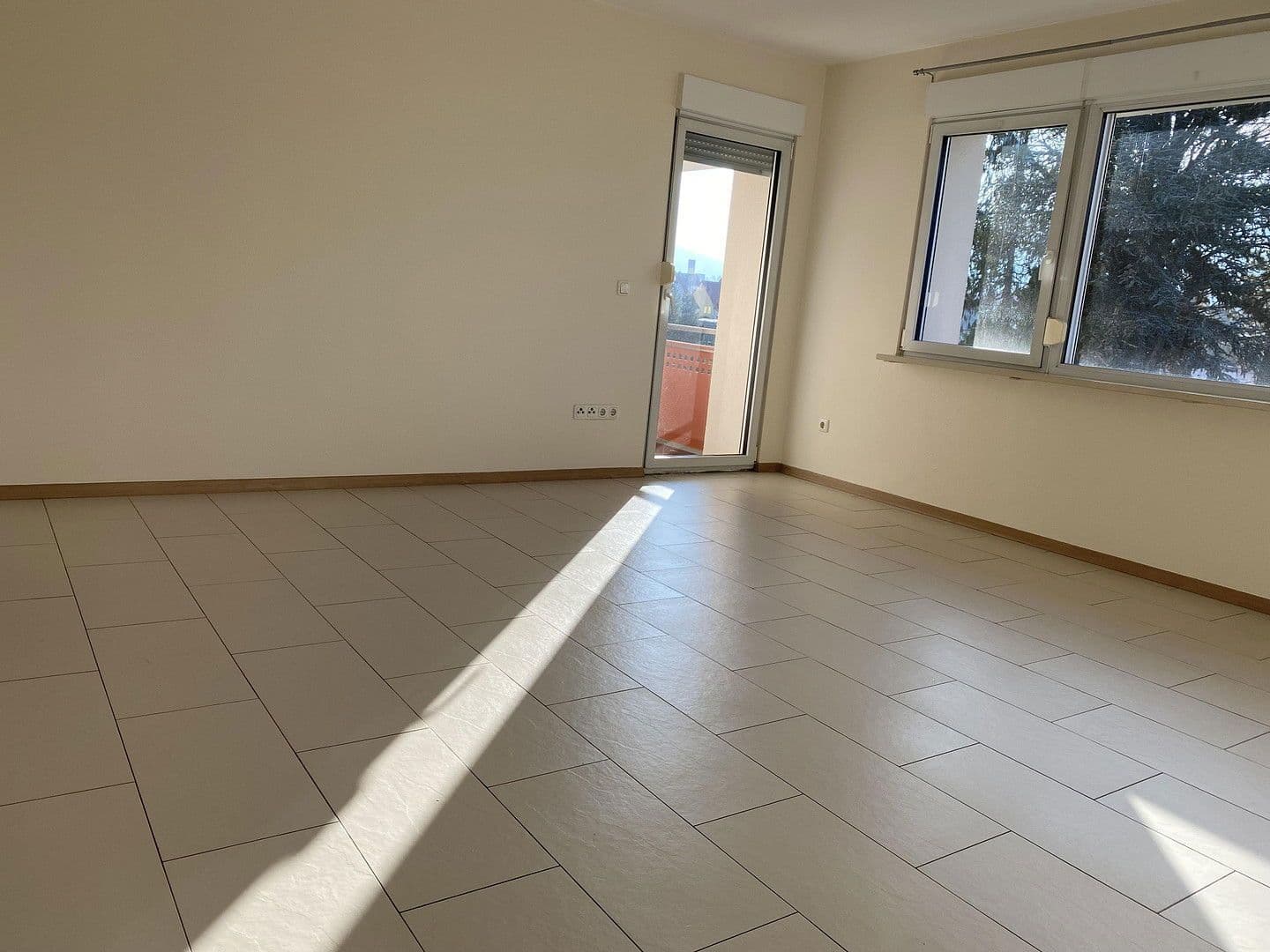 Prenájom bytu 3-izbový 76 m², Kleinheubach, Bavorsko Prenájom bytu 3-izbový 76 m², Kleinheubach, Bavorsko