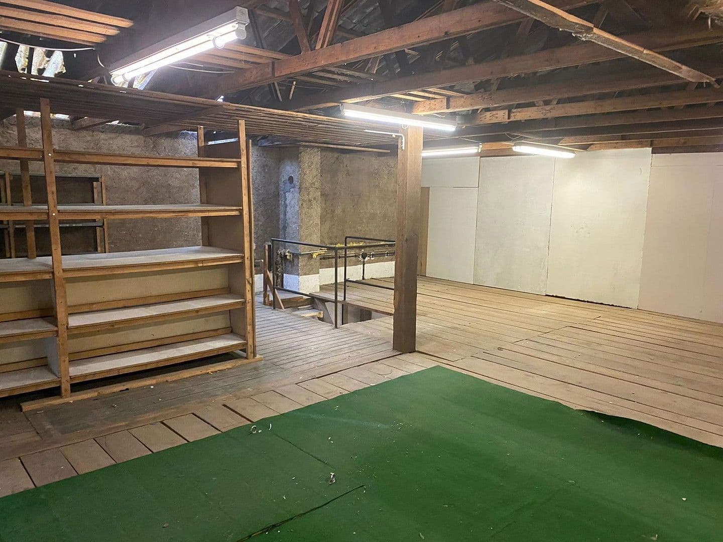 Prenájom nebytového priestoru 136 m², Baden-Baden, Bádensko-Wurttembersko Prenájom nebytového priestoru 136 m², Baden-Baden, Bádensko-Wurttembersko