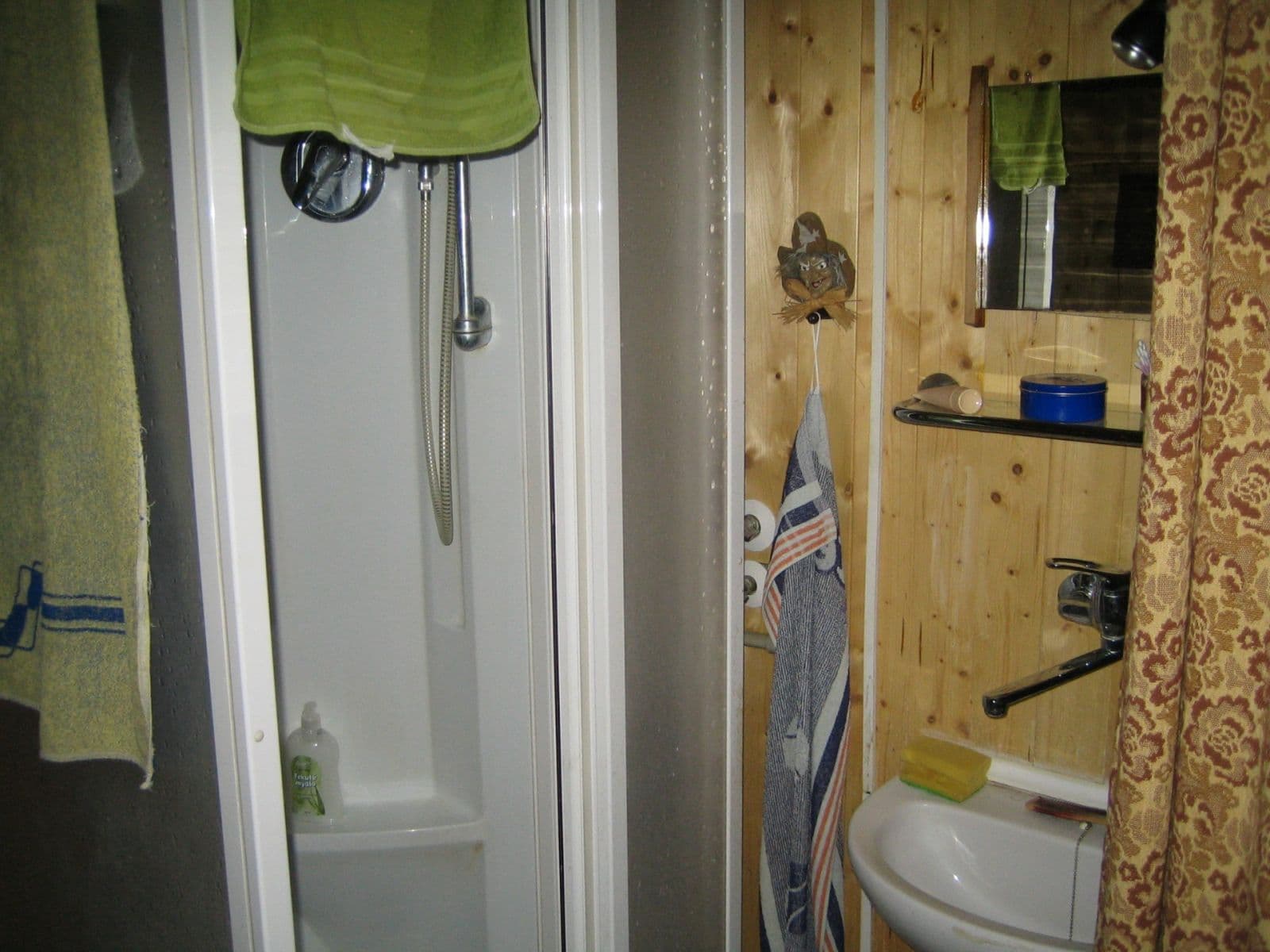 Predaj rekreačného objektu 32 m², pozemek 27 m², Neratovice, Středočeský kraj Predaj rekreačného objektu 32 m², pozemek 27 m², Neratovice, Středočeský kraj