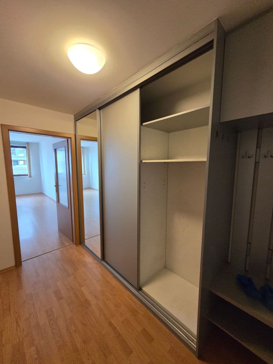 Prenájom bytu 1-izbový 41 m², Na Slatince, Praha, Praha Prenájom bytu 1-izbový 41 m², Na Slatince, Praha, Praha