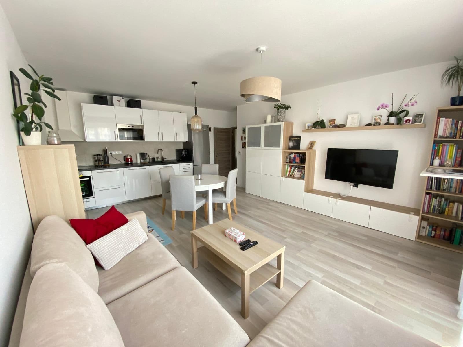 Prenájom bytu 2-izbový 52 m², Uherova, Chýně, Středočeský kraj Prenájom bytu 2-izbový 52 m², Uherova, Chýně, Středočeský kraj