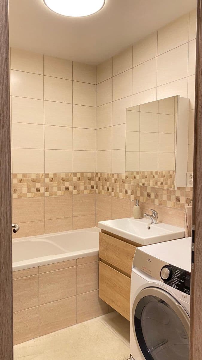 Prenájom bytu 2-izbový 52 m², Uherova, Chýně, Středočeský kraj Prenájom bytu 2-izbový 52 m², Uherova, Chýně, Středočeský kraj