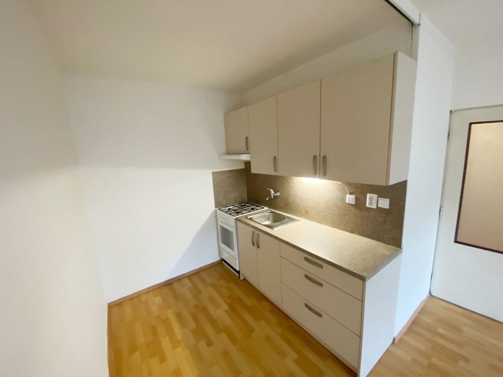 Prenájom bytu 2-izbový 40 m², Jetelová, Praha, Praha Prenájom bytu 2-izbový 40 m², Jetelová, Praha, Praha