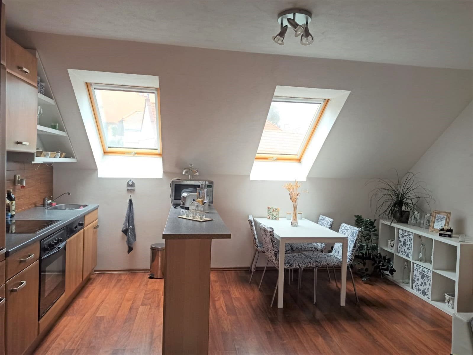 Prenájom bytu 2-izbový 54 m², Zlická, Kouřim, Středočeský kraj Prenájom bytu 2-izbový 54 m², Zlická, Kouřim, Středočeský kraj