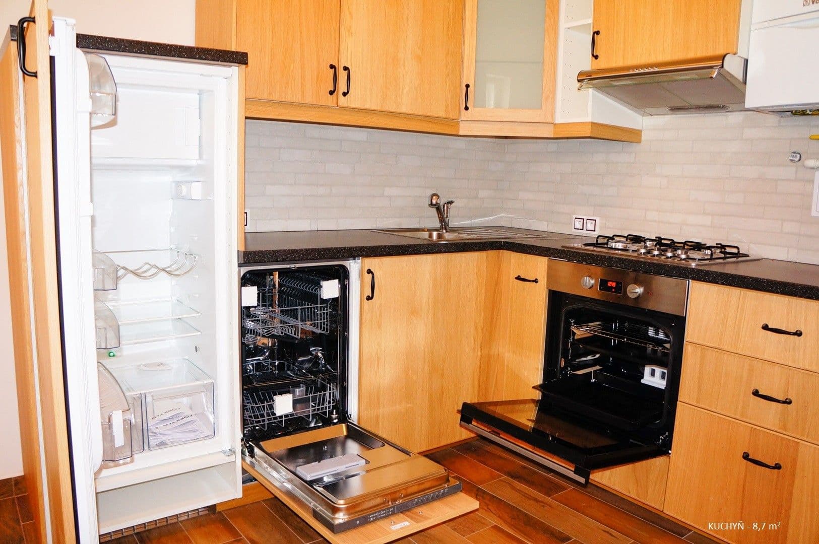 Prenájom bytu 3-izbový 80 m², Karlovo náměstí, Praha, Praha Prenájom bytu 3-izbový 80 m², Karlovo náměstí, Praha, Praha