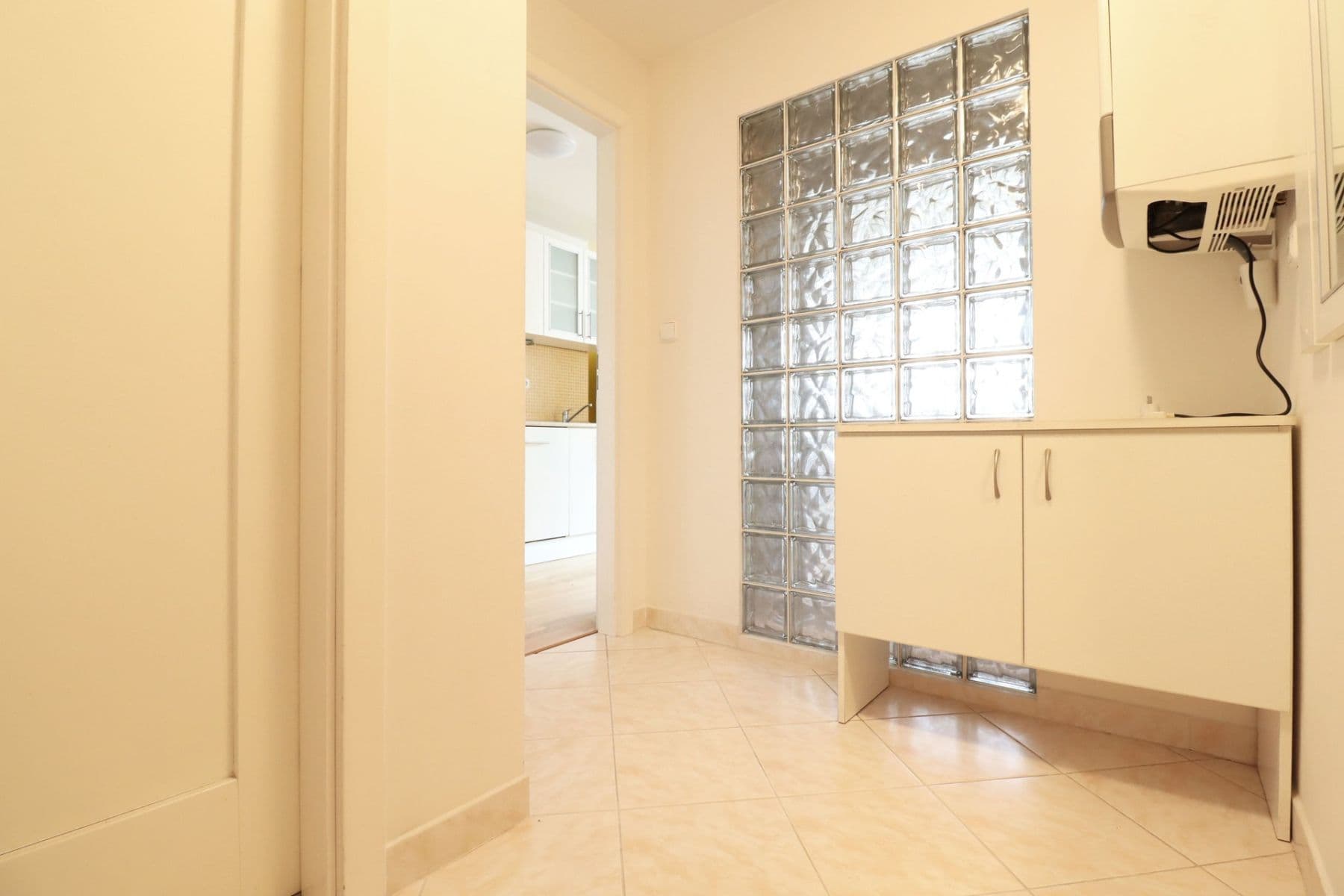 Prenájom bytu 1-izbový 46 m², Hradeckých, Praha, Praha Prenájom bytu 1-izbový 46 m², Hradeckých, Praha, Praha