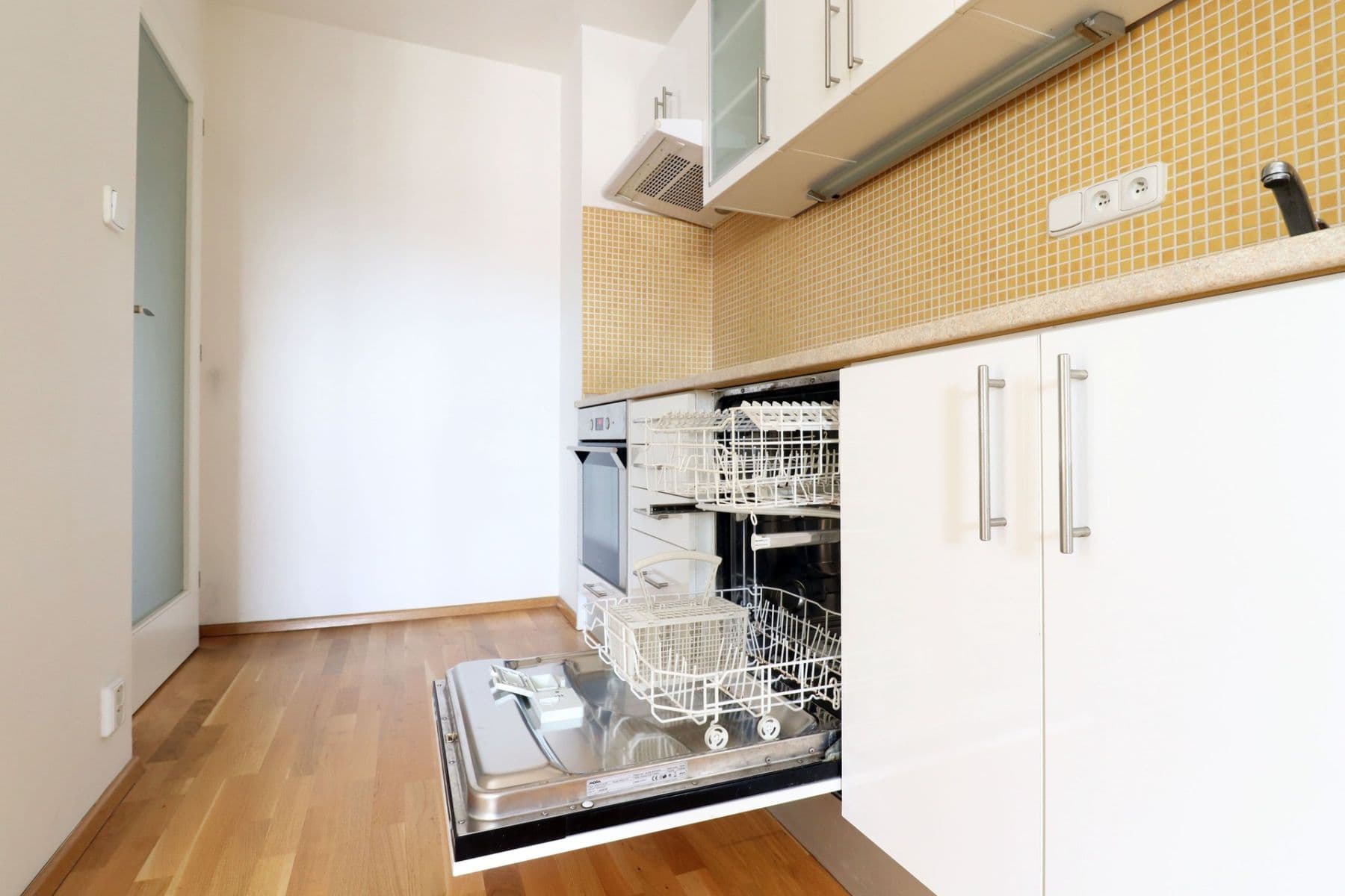 Prenájom bytu 1-izbový 46 m², Hradeckých, Praha, Praha Prenájom bytu 1-izbový 46 m², Hradeckých, Praha, Praha