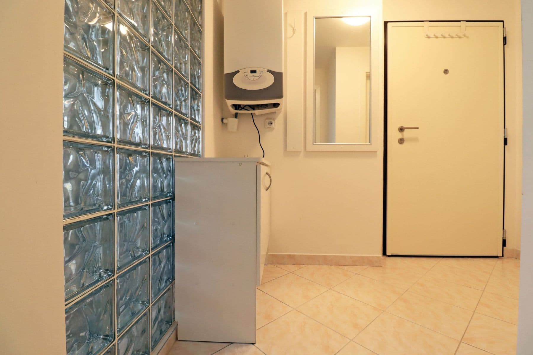 Prenájom bytu 1-izbový 46 m², Hradeckých, Praha, Praha Prenájom bytu 1-izbový 46 m², Hradeckých, Praha, Praha