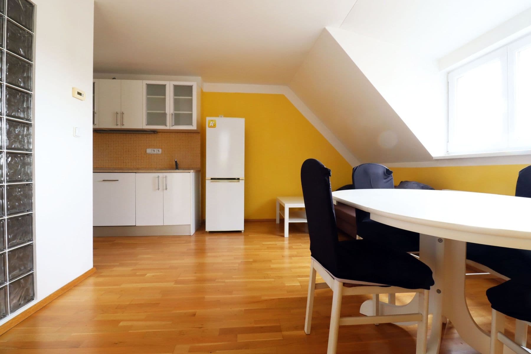 Prenájom bytu 1-izbový 46 m², Hradeckých, Praha, Praha Prenájom bytu 1-izbový 46 m², Hradeckých, Praha, Praha