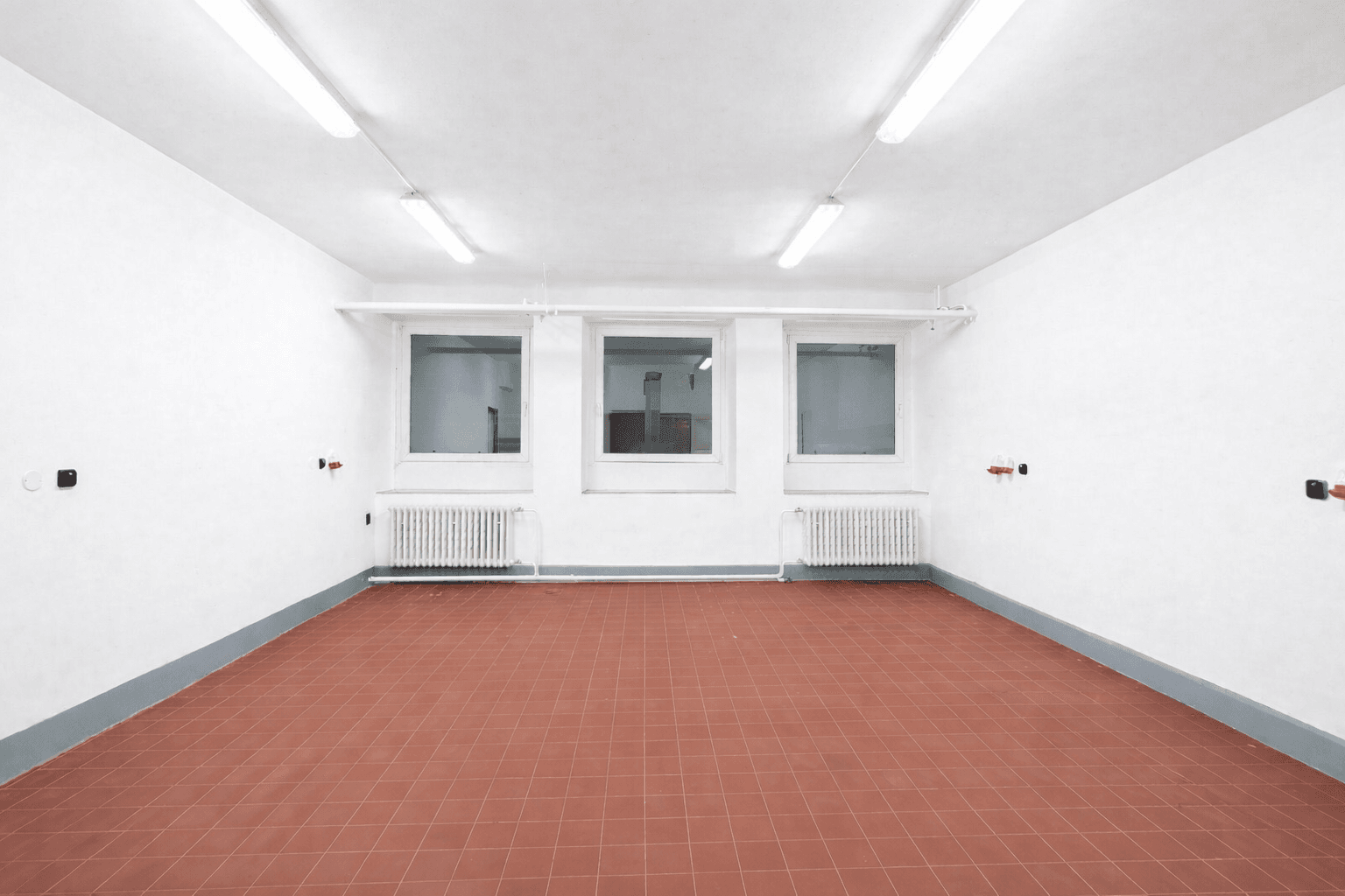 Prenájom nebytového priestoru 36 m², Podnikatelská, Praha, Praha Prenájom nebytového priestoru 36 m², Podnikatelská, Praha, Praha