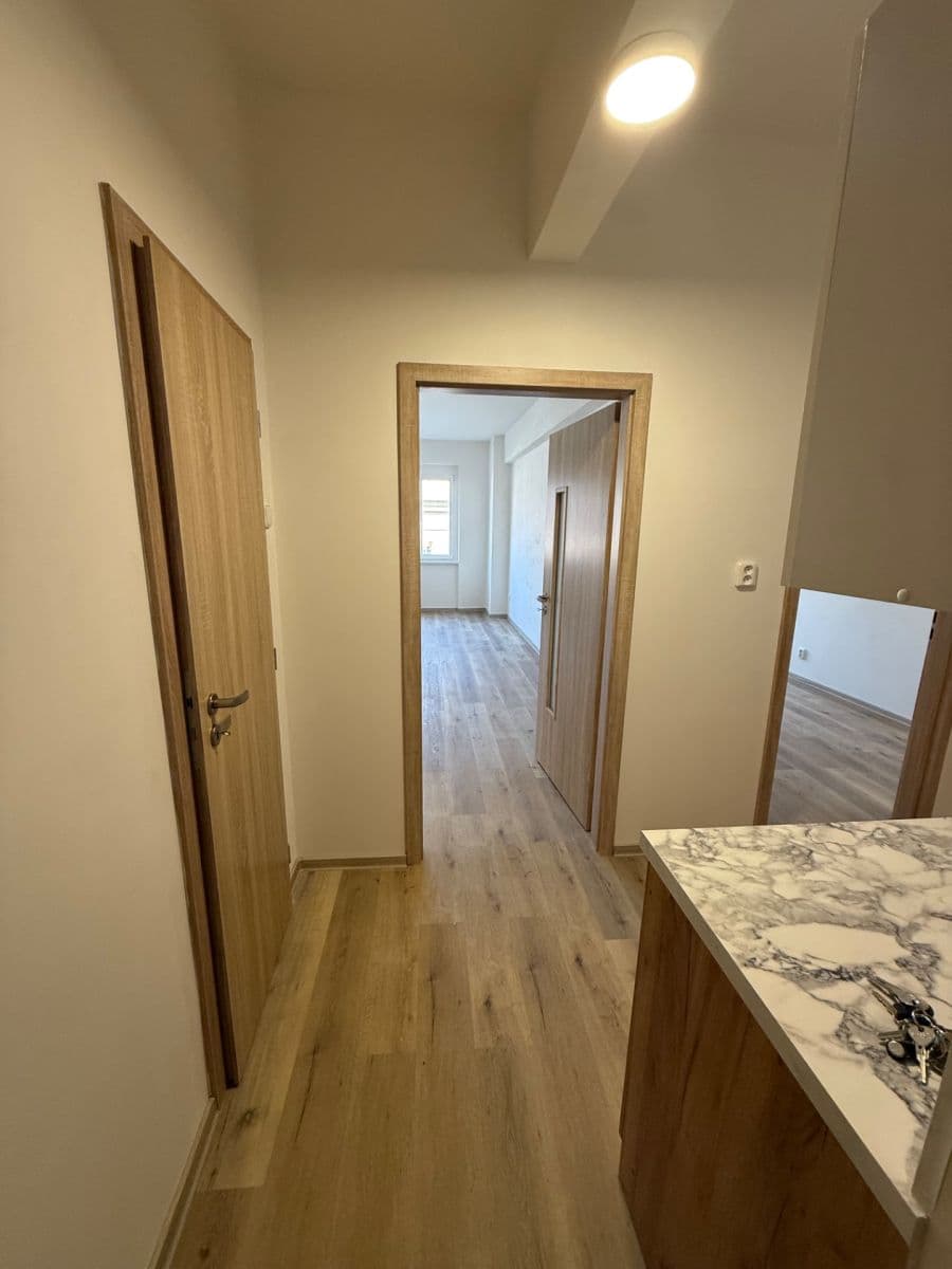 Prenájom bytu 2-izbový 54 m², Komunardů, Praha, Praha Prenájom bytu 2-izbový 54 m², Komunardů, Praha, Praha